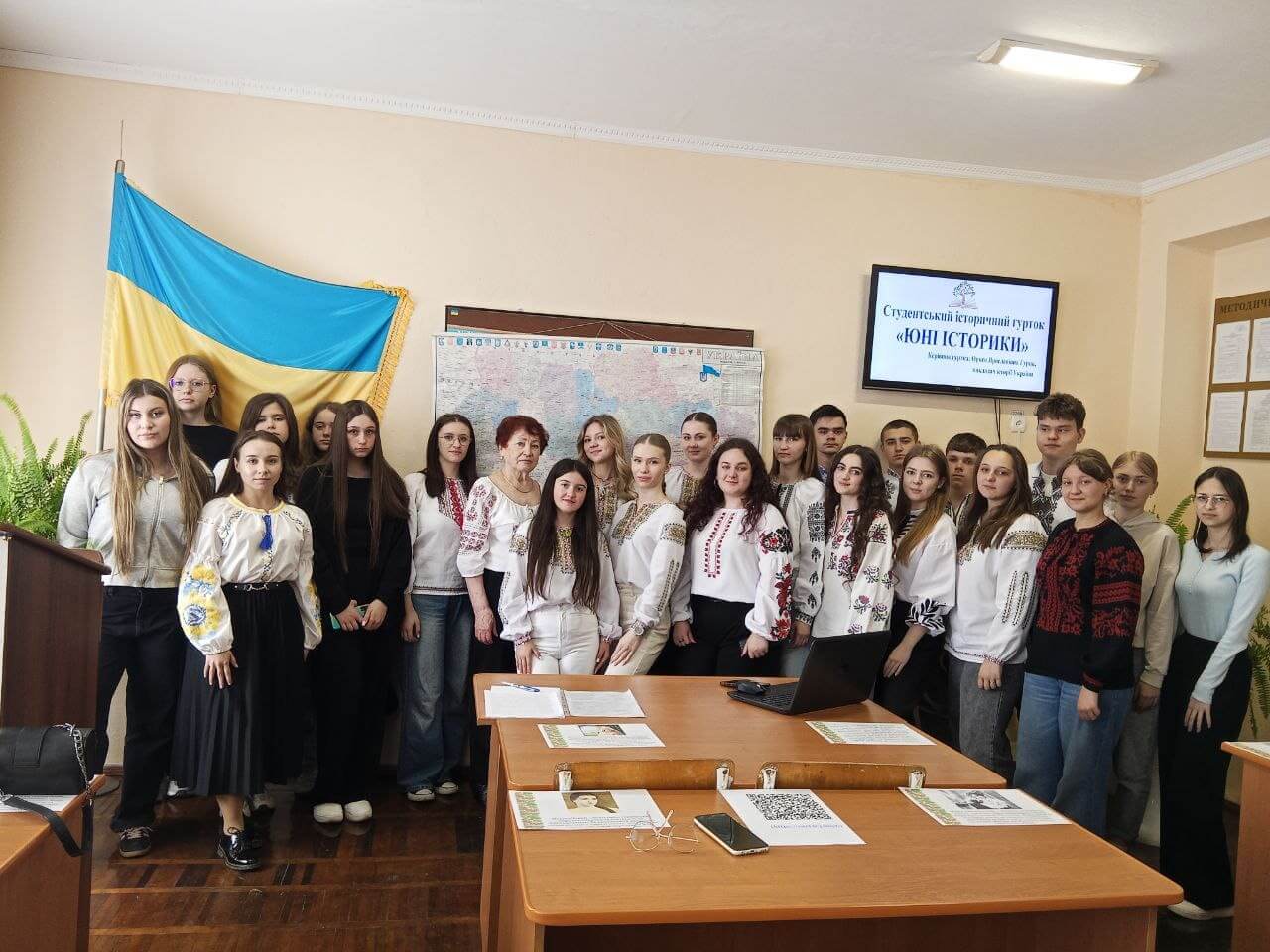 Засідання історичного гуртка «ЮНІ ІСТОРИКИ» на тему: «Жінки в історії України». - ІФ ФК ЛНУП 🇺🇦 на we.ua